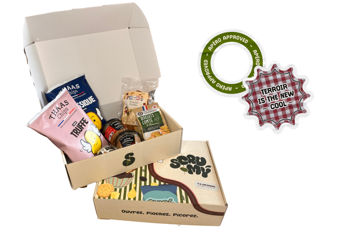 Coffret apéro Scrumy ouvert, garni de chips et produits du terroir